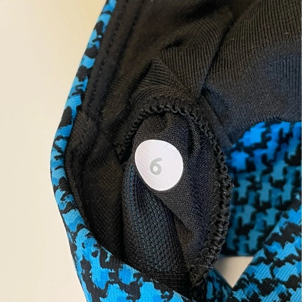Lululemon Circuit Breaker Bra Scatter Star Beach Blanket Blue Black